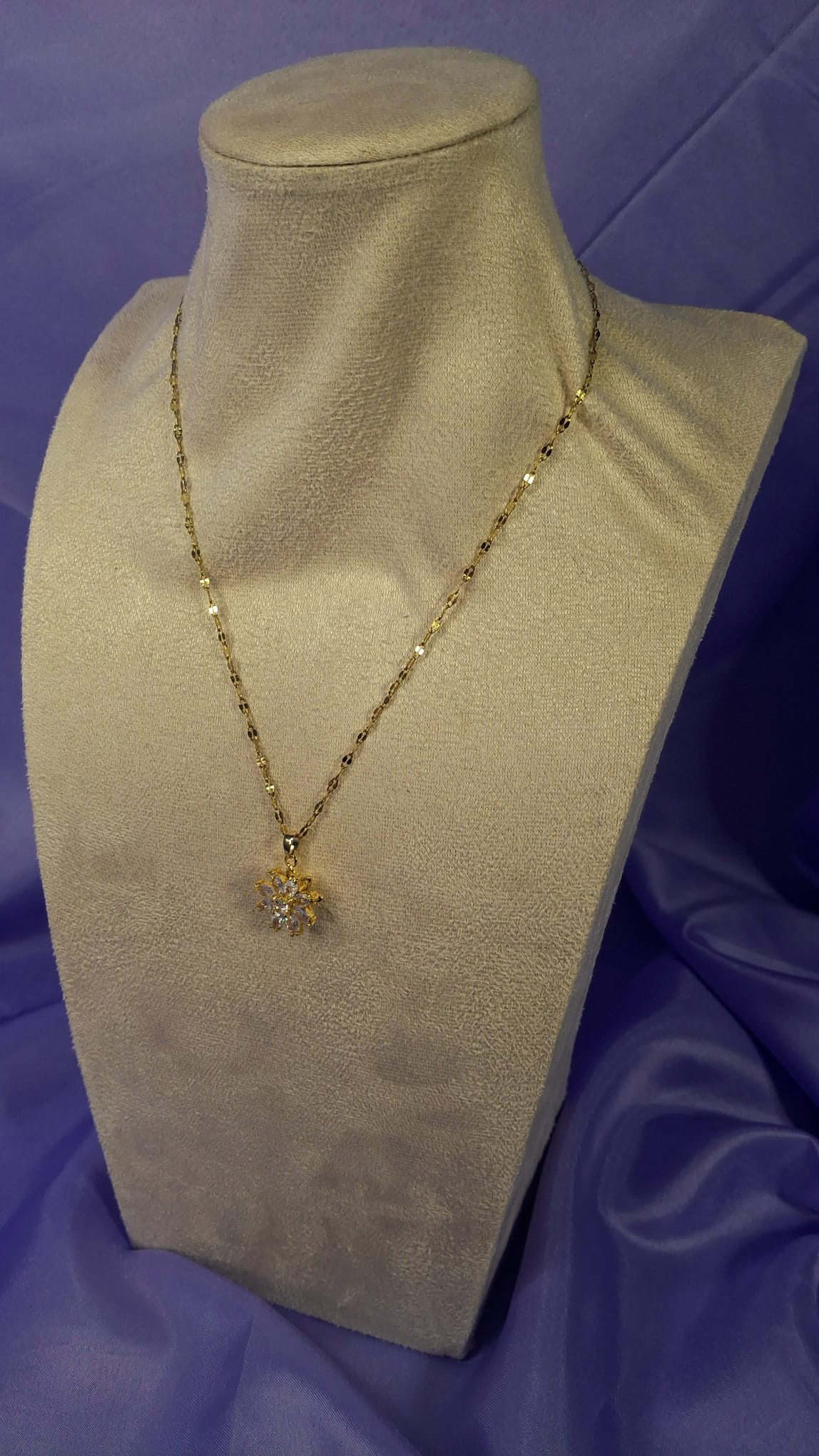 Collier Bloom